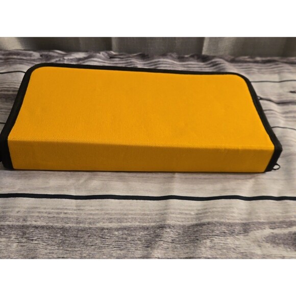 Y2K CD/DVD Video Game Zipper Storage Binder Durable Cloth Yellow Holds 32 Discs - Picture 2 of 7